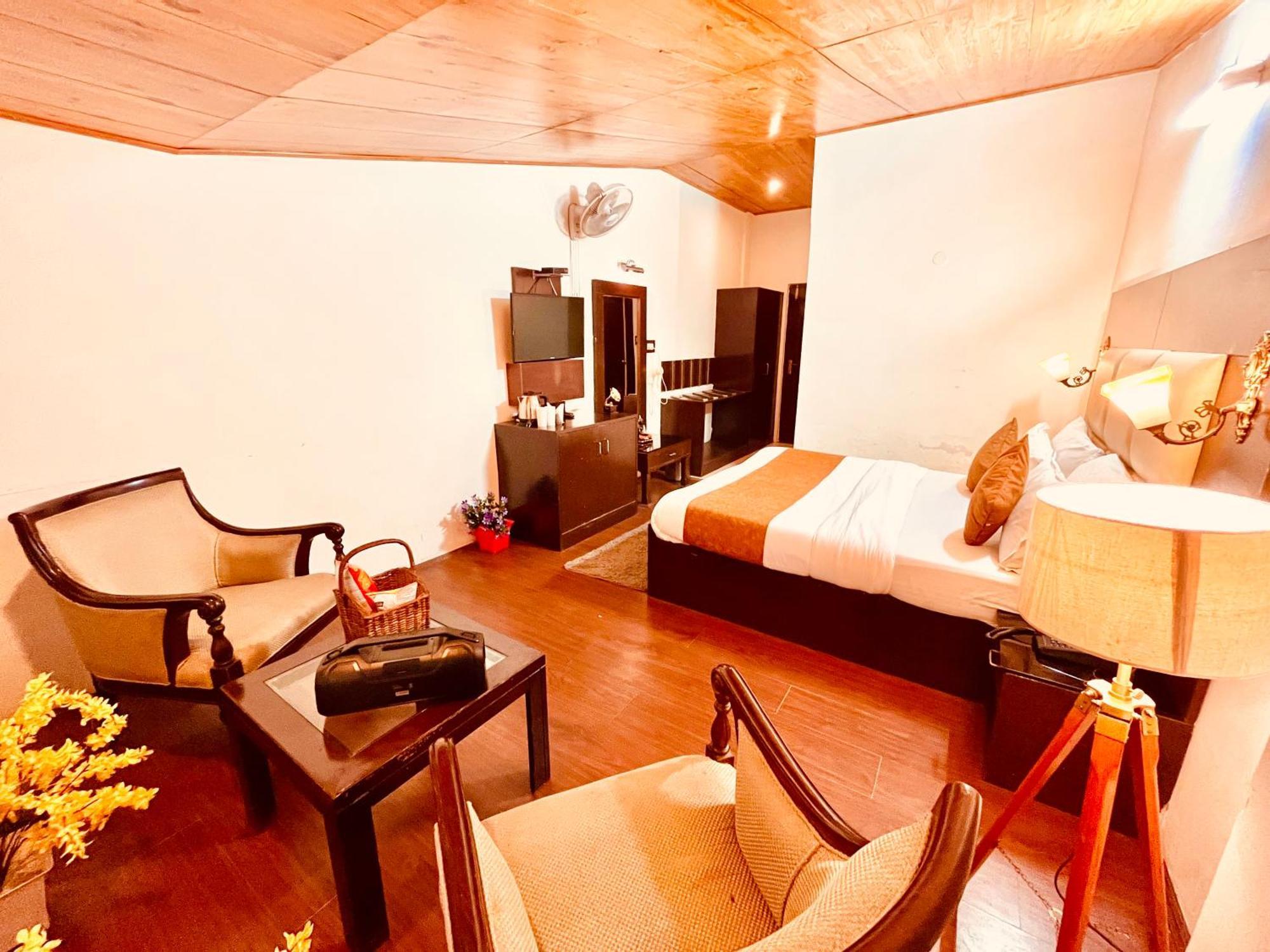 Hotel The North Wind In City Center, Manali מראה חיצוני תמונה